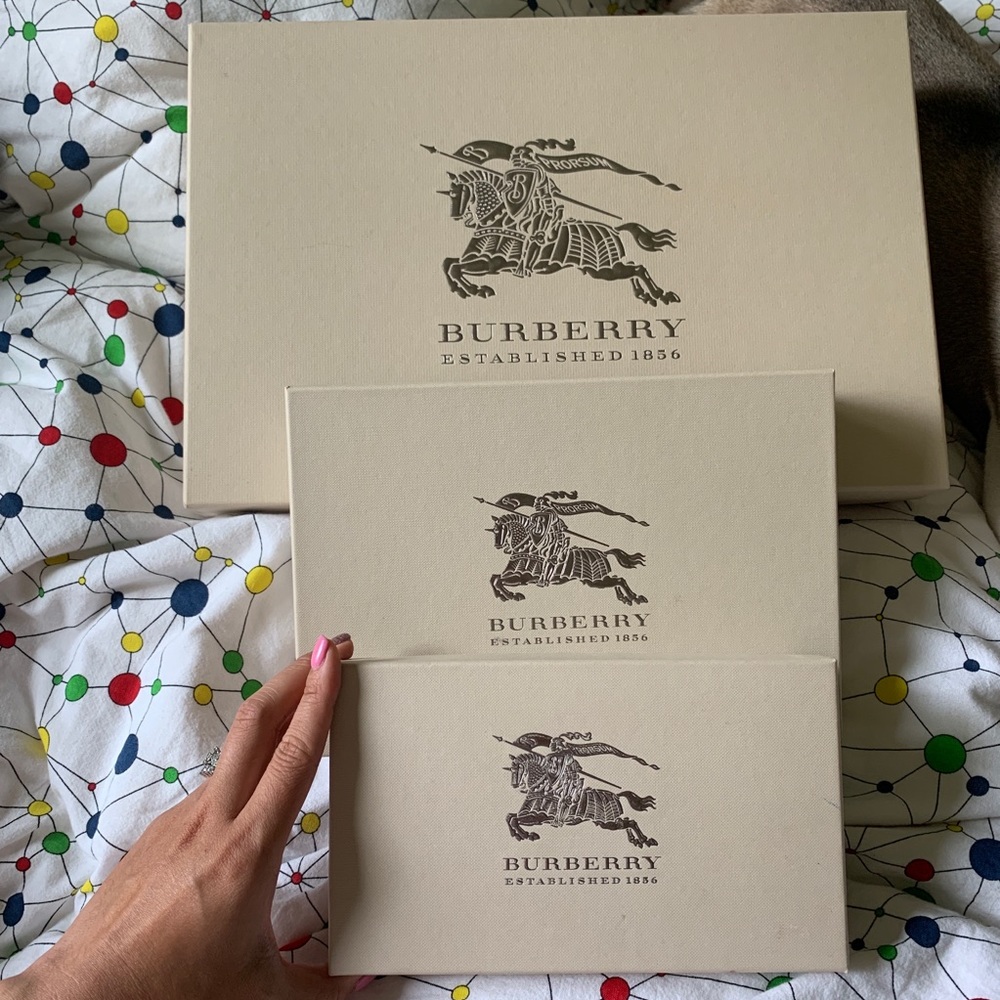 BURBERRY Box (different sizes) - Picture 2 of 3